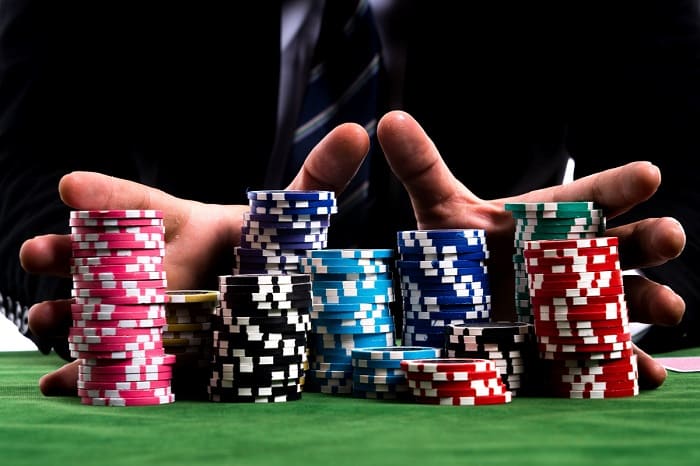 Đặt cược khi chơi Poker có hợp pháp