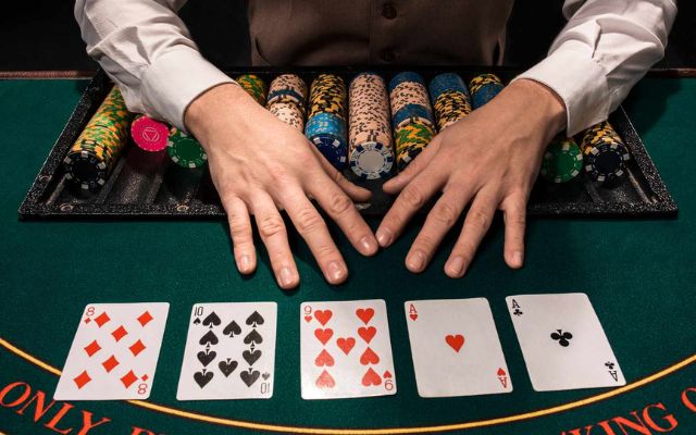 Poker Hold’em Casino sử dụng bộ bài Tây 52 lá